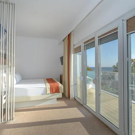 Mera Brise Hotel