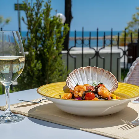 Hotel Mera Brise