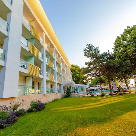 Mera Brise Hotel
